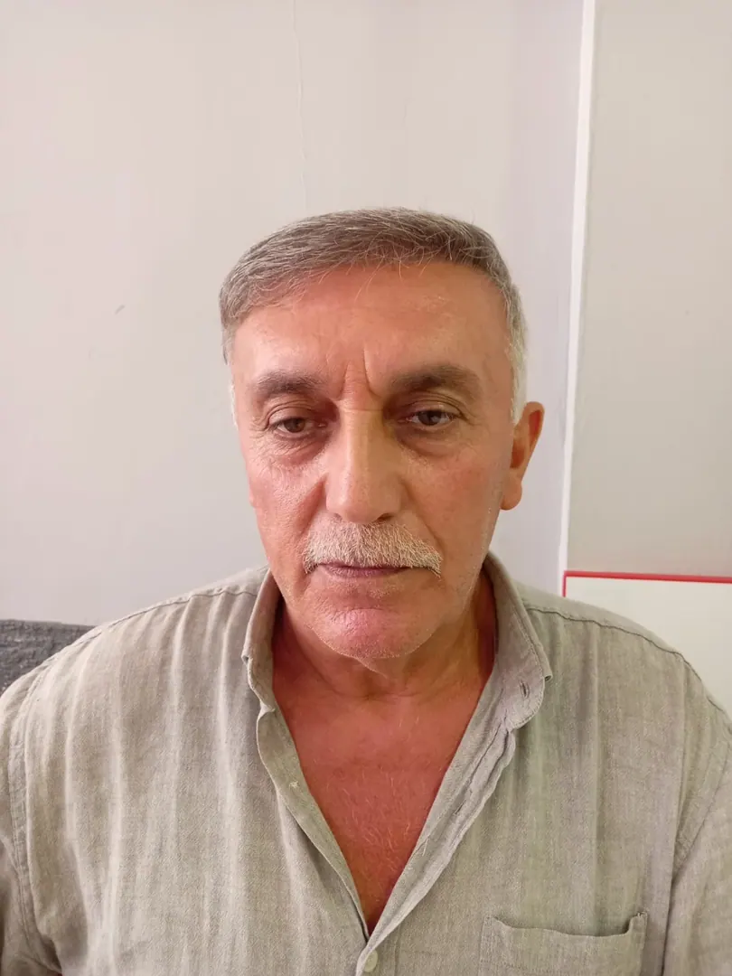 Hasta 8 · 5